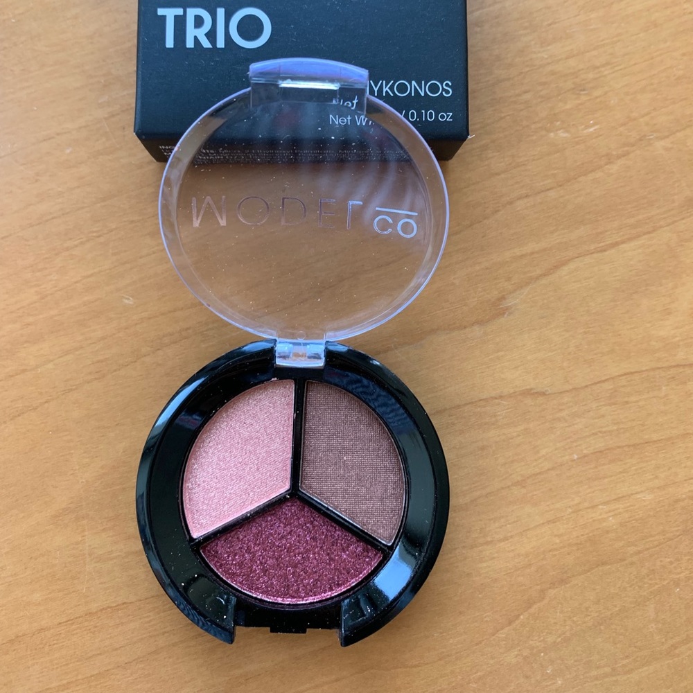 Metallic eyeshadow